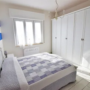 Colombo Apartment, Fronte Appartamento